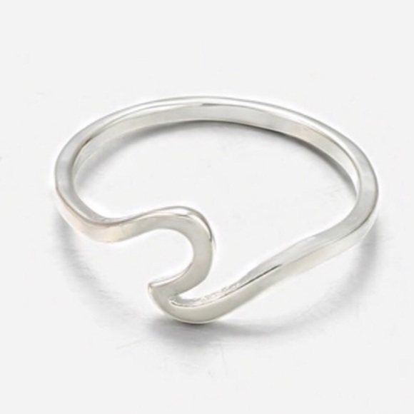 ✨NEW✨3/$20 Silver Wave Ring Dainty sz 6 - Picture 4 of 4